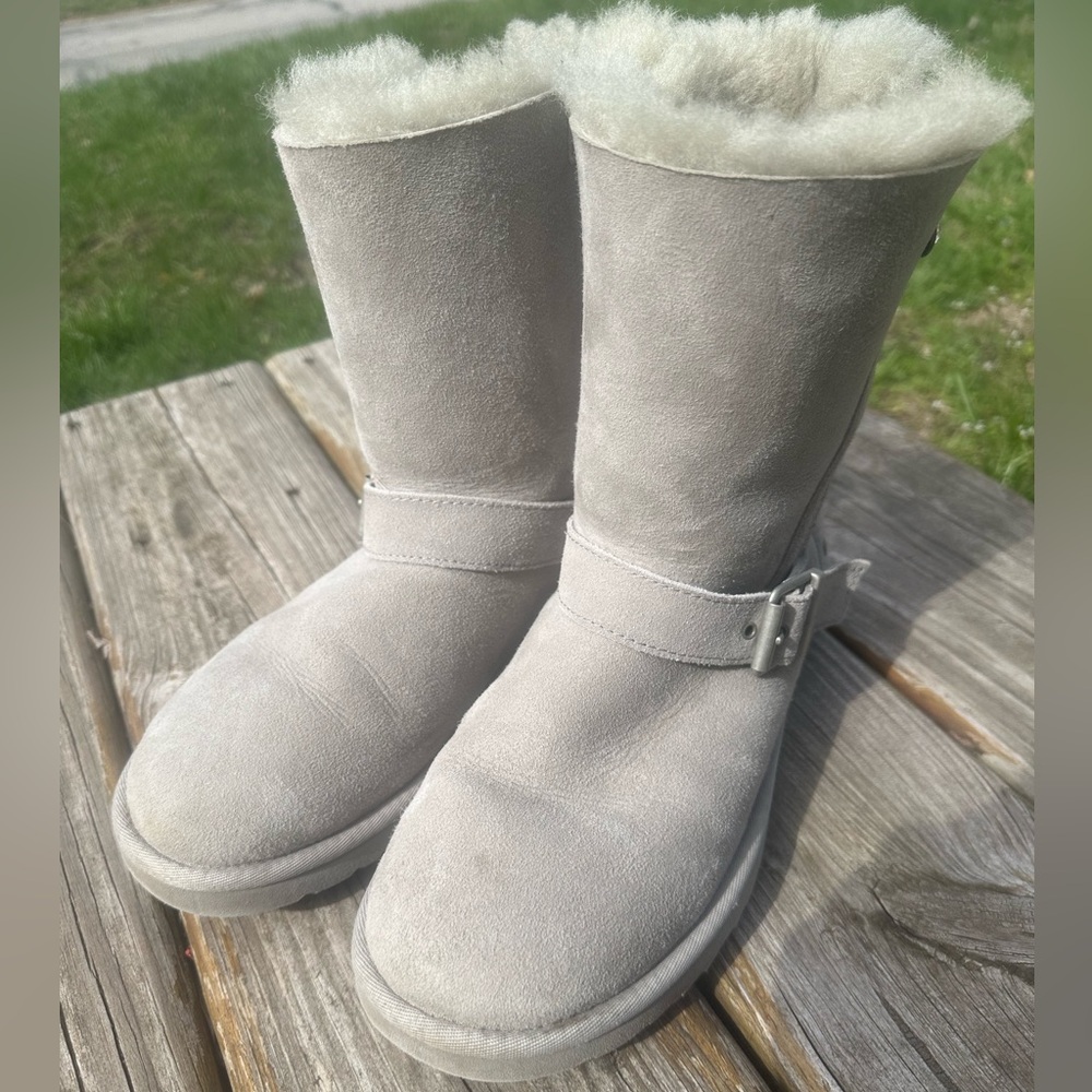 UGG Blaise Breast Cancer Limited Edition Women's Seal Size 8 - Picture 2 of 6